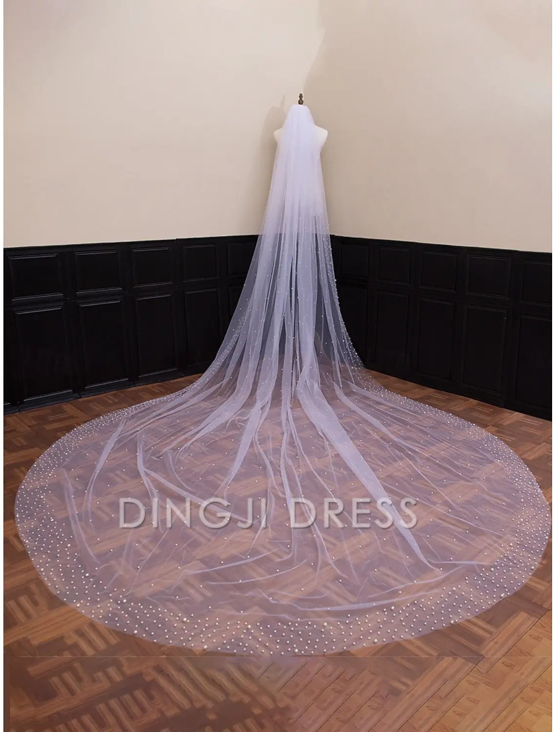 Ding Ji One-tier Comtemporary Stylish Wedding Veil Cathedral Veils with Faux Pearl Youthful Charming Tulle Hot Sale Veil