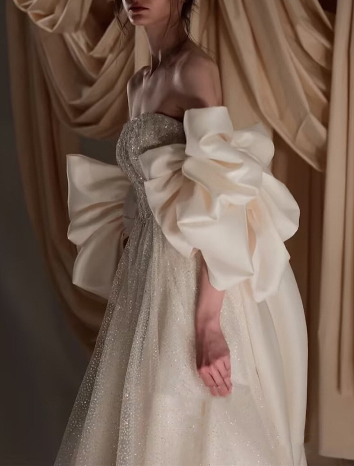 Formal Glitter & Sparkle Wedding Dresses A-Line Square Neck Short Sleeve Court Train Satin Bridal Gowns