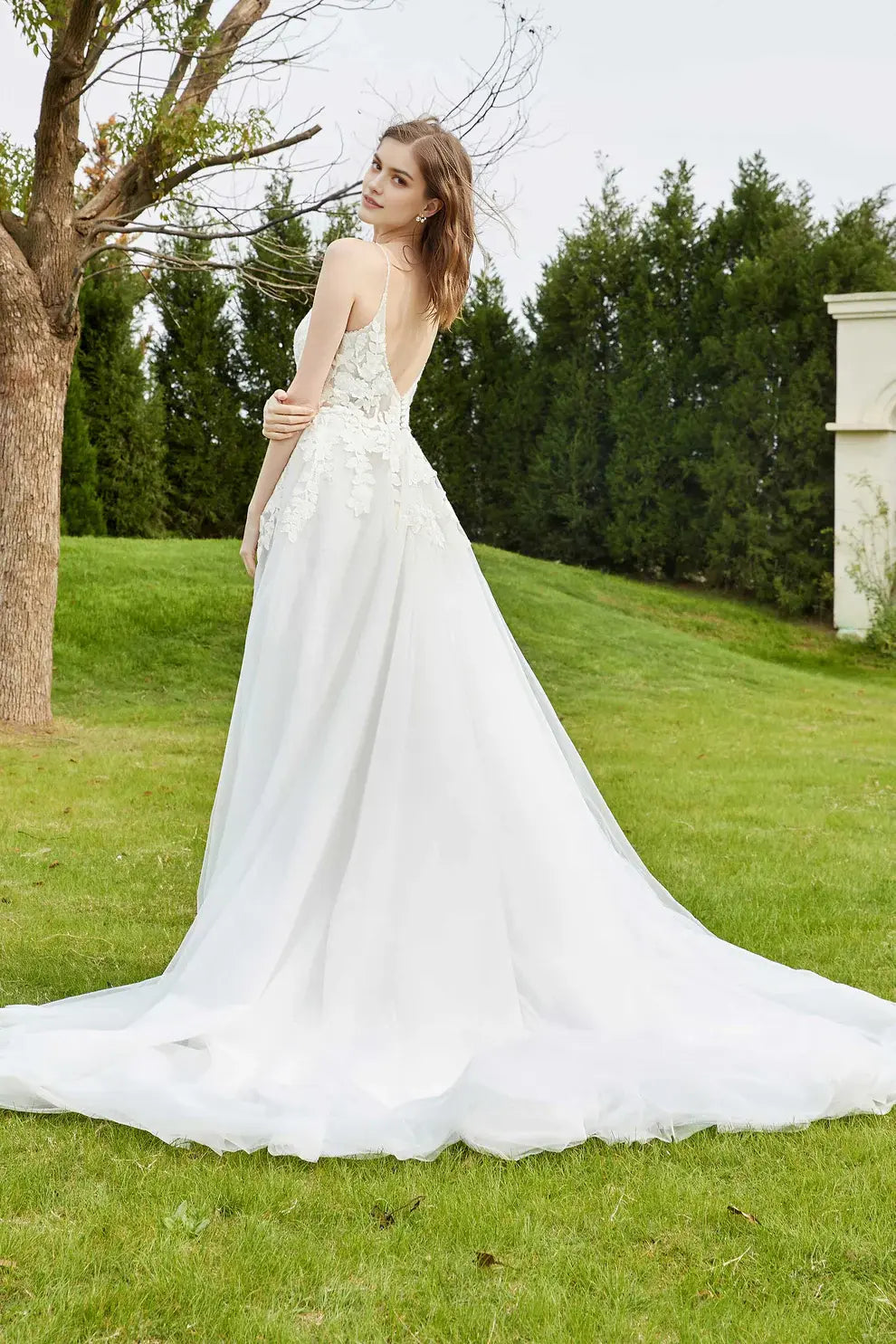 Romantic Elegant A-Line Spaghetti Strap Plunging V-Neck Sleeveless Lace Applique Backless Chapel Train Affordable Hot Sale Wedding Dress