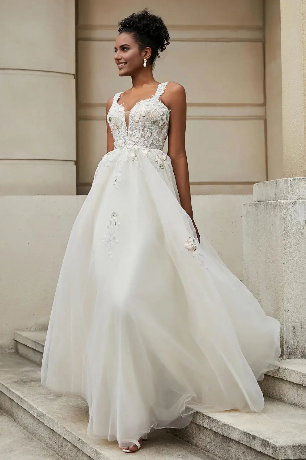 Elegant A-Line Wide Shoulder Straps Sweetheart Neckline Sleeveless Tulle Lace Applique Exquisite Hot Sale Wedding Dress