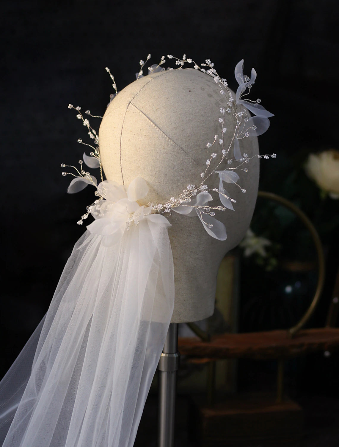 DingJiDress One-tier Flower Style / Floral Wedding Veil Shoulder Veils with Pendant / Solid Tulle / Classic