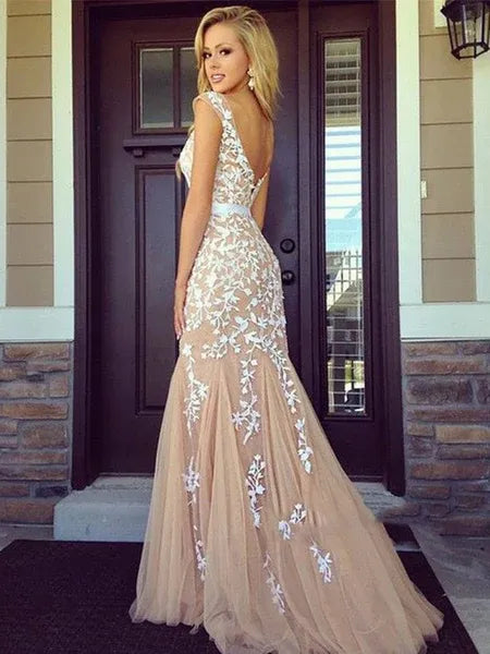 Elegant Mermaid Round Neck Lace Applique Champagne Floor Length Prom Dress