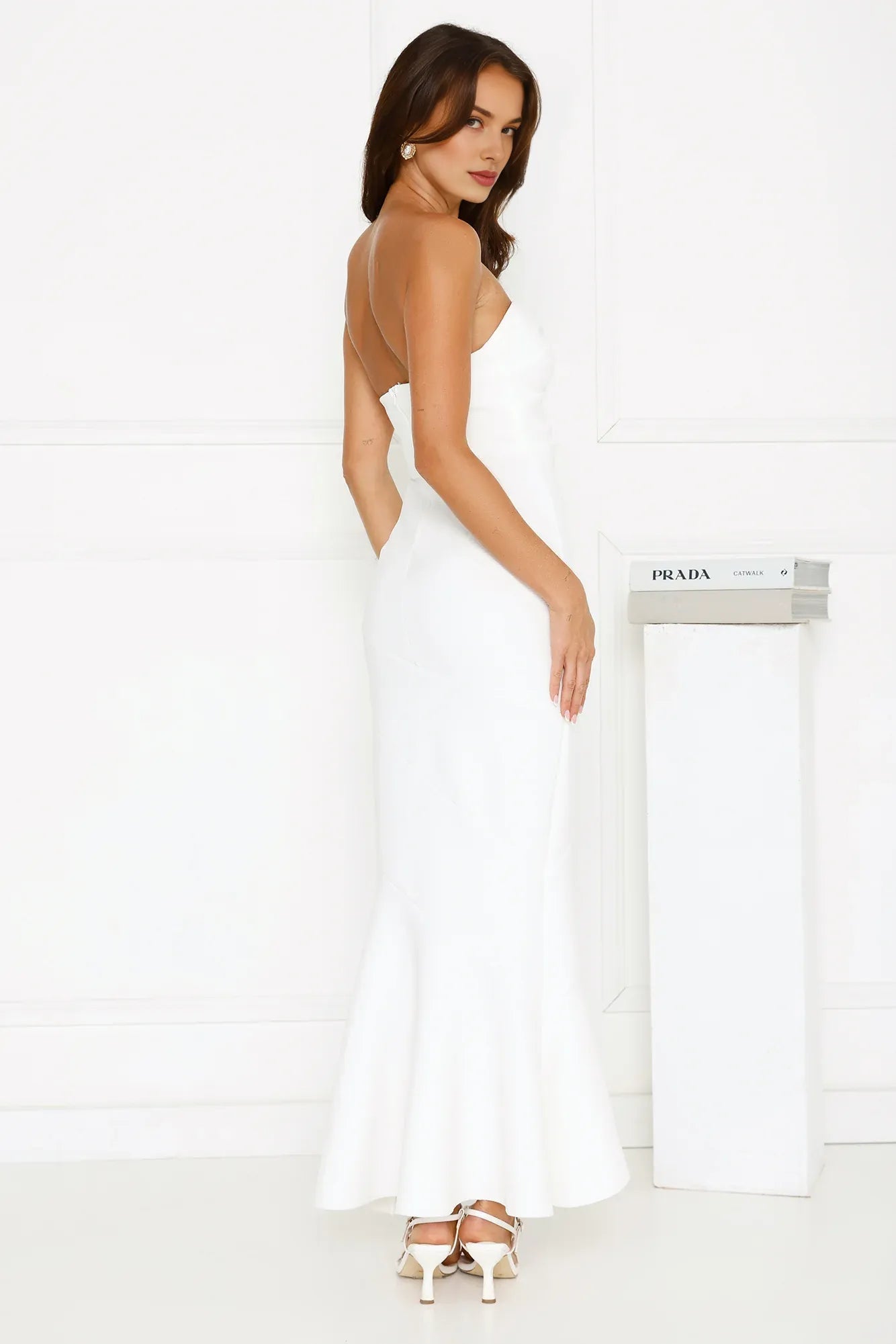 Elegant Strapless Ruffle White Maxi Prom Dress With Flared Hem For Women Custom