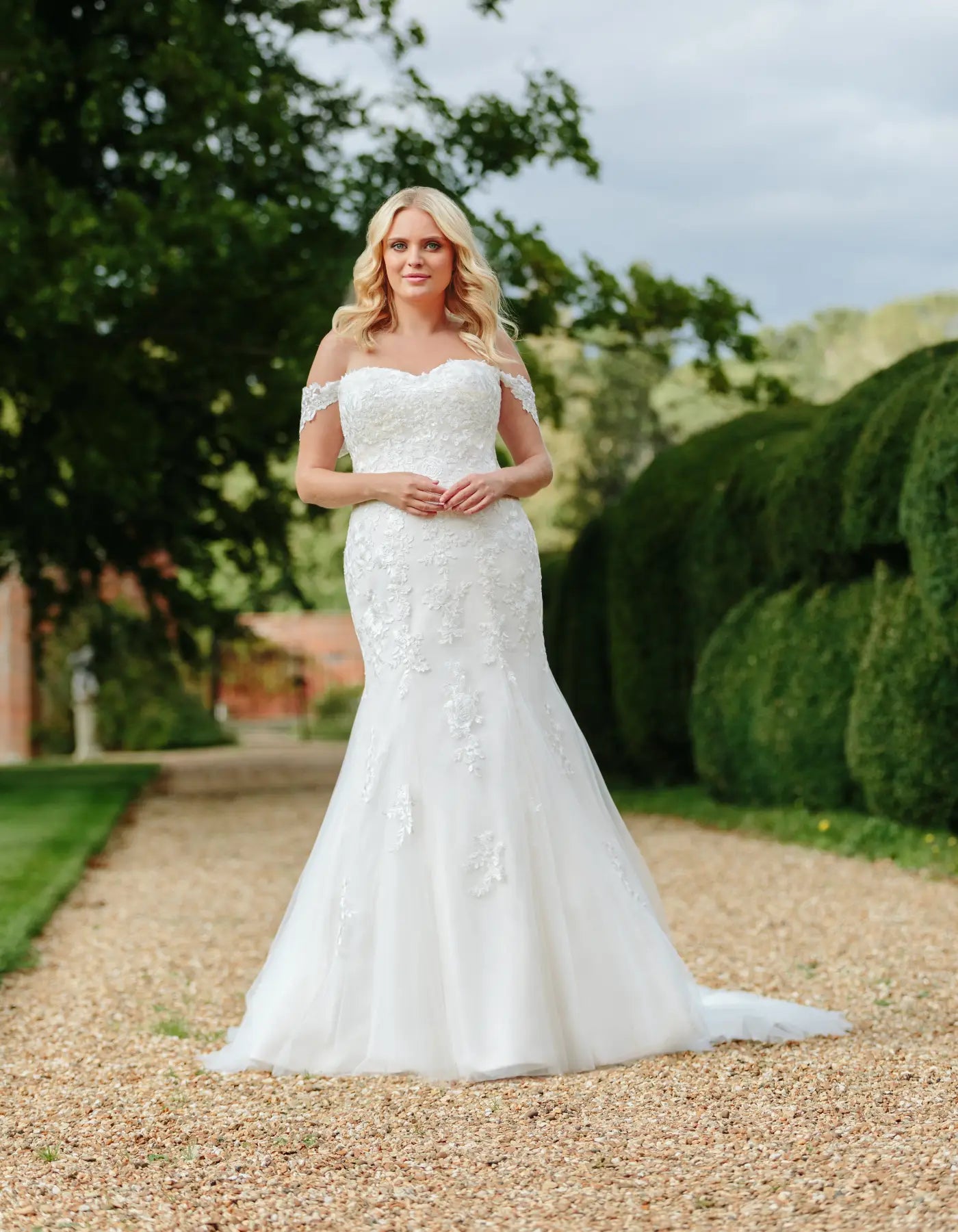 DingJiDress an off-the-shoulder floral lace mermaid gown Wedding Dresses