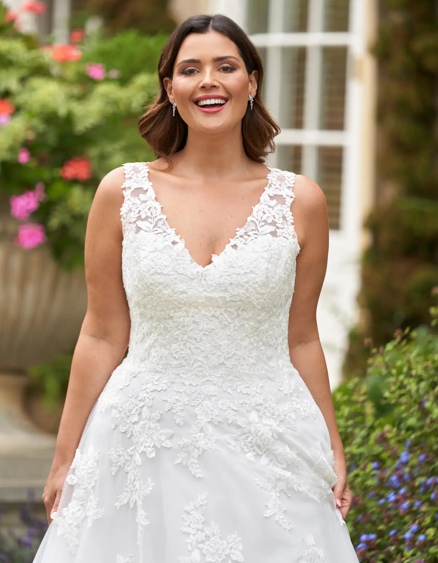 DingJiDress a classic floral lace a-line with button fastening