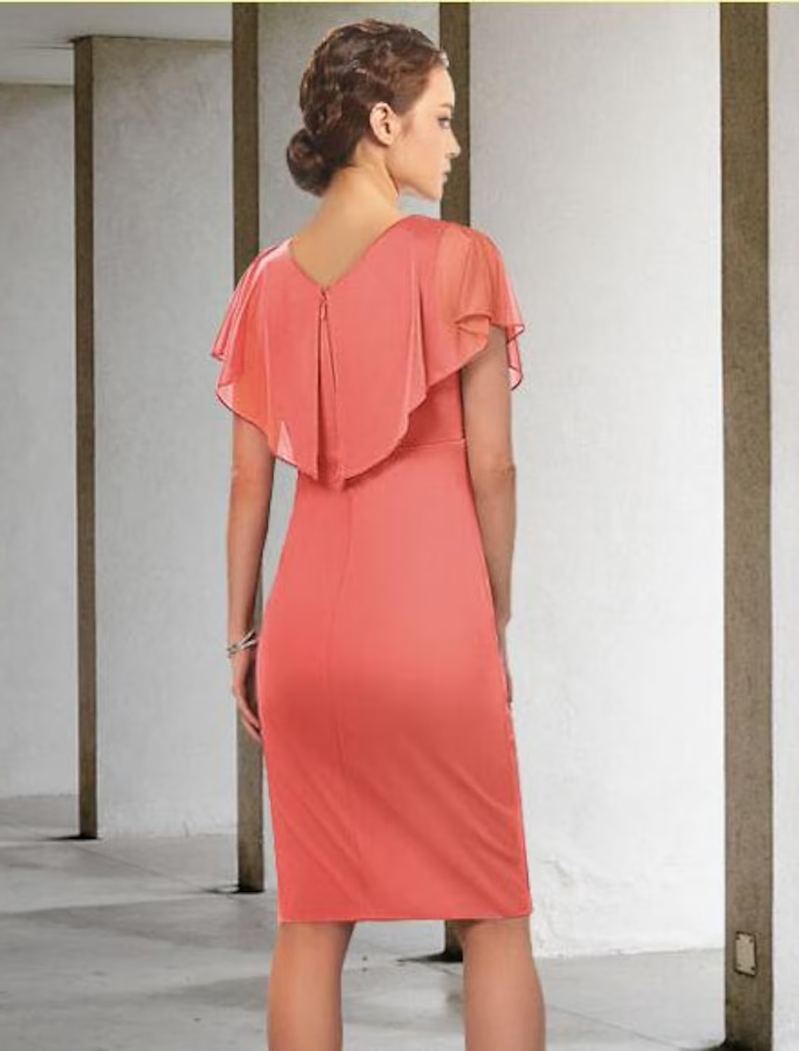 Mother of the Bride Dress Elegant V Neck Knee Length Chiffon Short Sleeve with Ruched