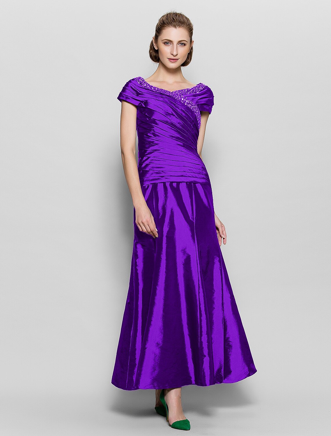 A-Line Mother of the Bride Dress Vintage Inspired V Neck Ankle Length Short Sleeve with Beading Side Draping