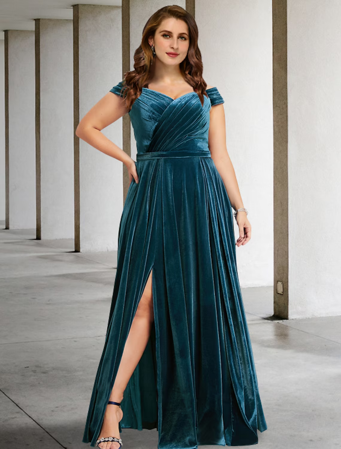A-Line Plus Size Curve Mother of the Bride Dresses Vintage Dress Formal Floor Length Short Sleeve Off Shoulder Velvet with Pleats Slit