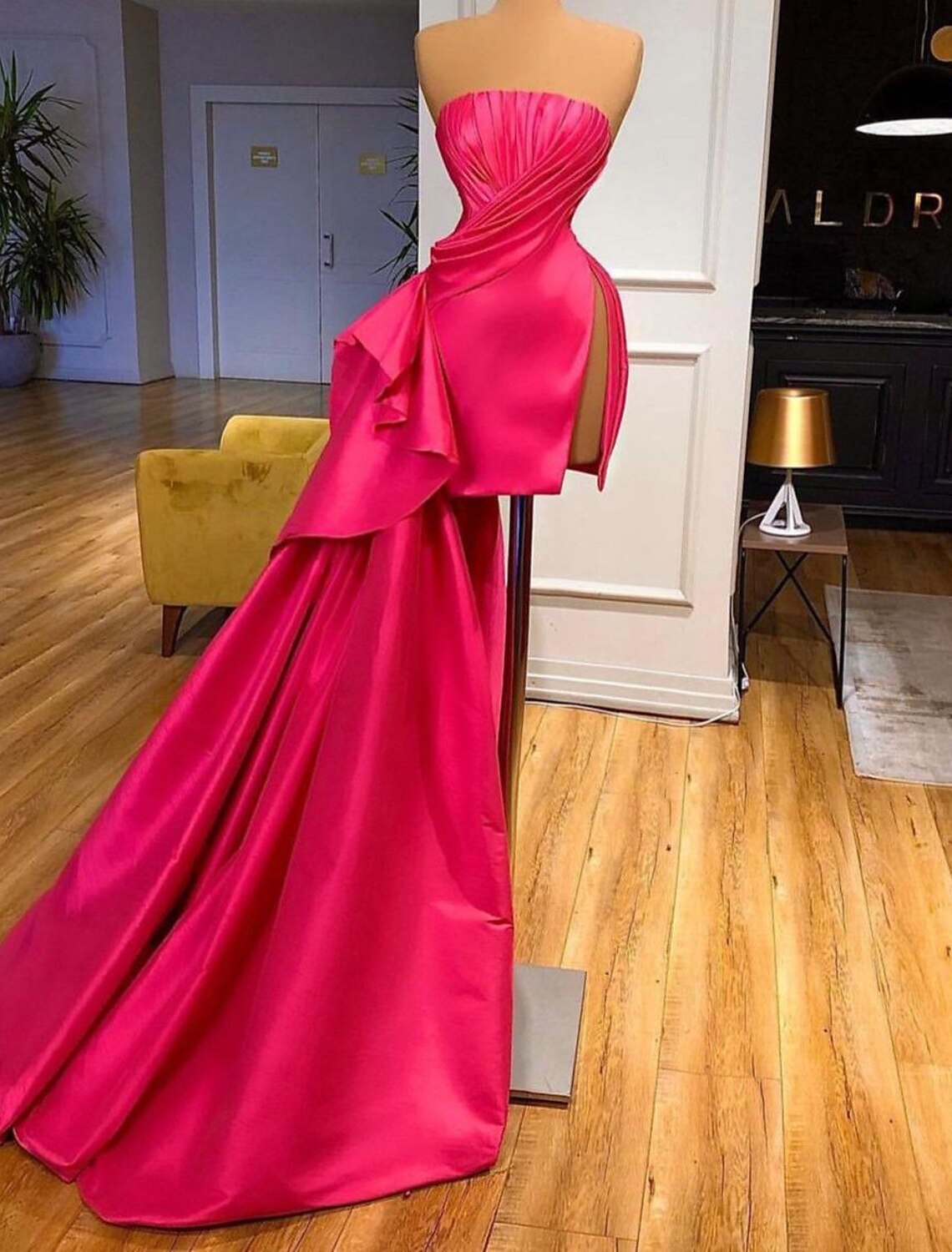 Sheath / Column Cocktail Dresses Sexy Dress Summer Short / Mini Sleeveless Strapless Barbiecore Satin with Ruched