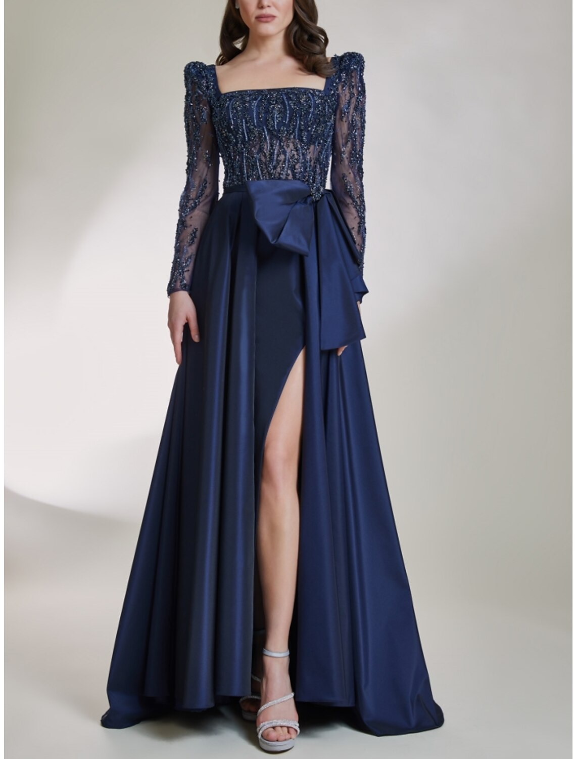 A-Line Prom Dresses Elegant Dress Formal Sweep / Brush Train Long Sleeve Square Neck Satin with Bow(s) Sequin