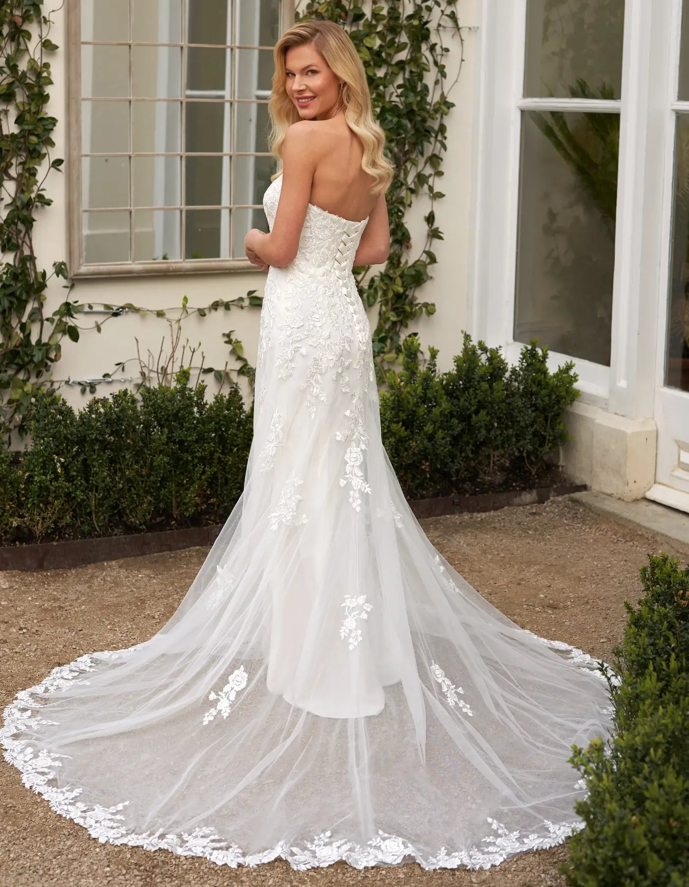 DingJiDress modern strapless fit and flare with tulle and lace