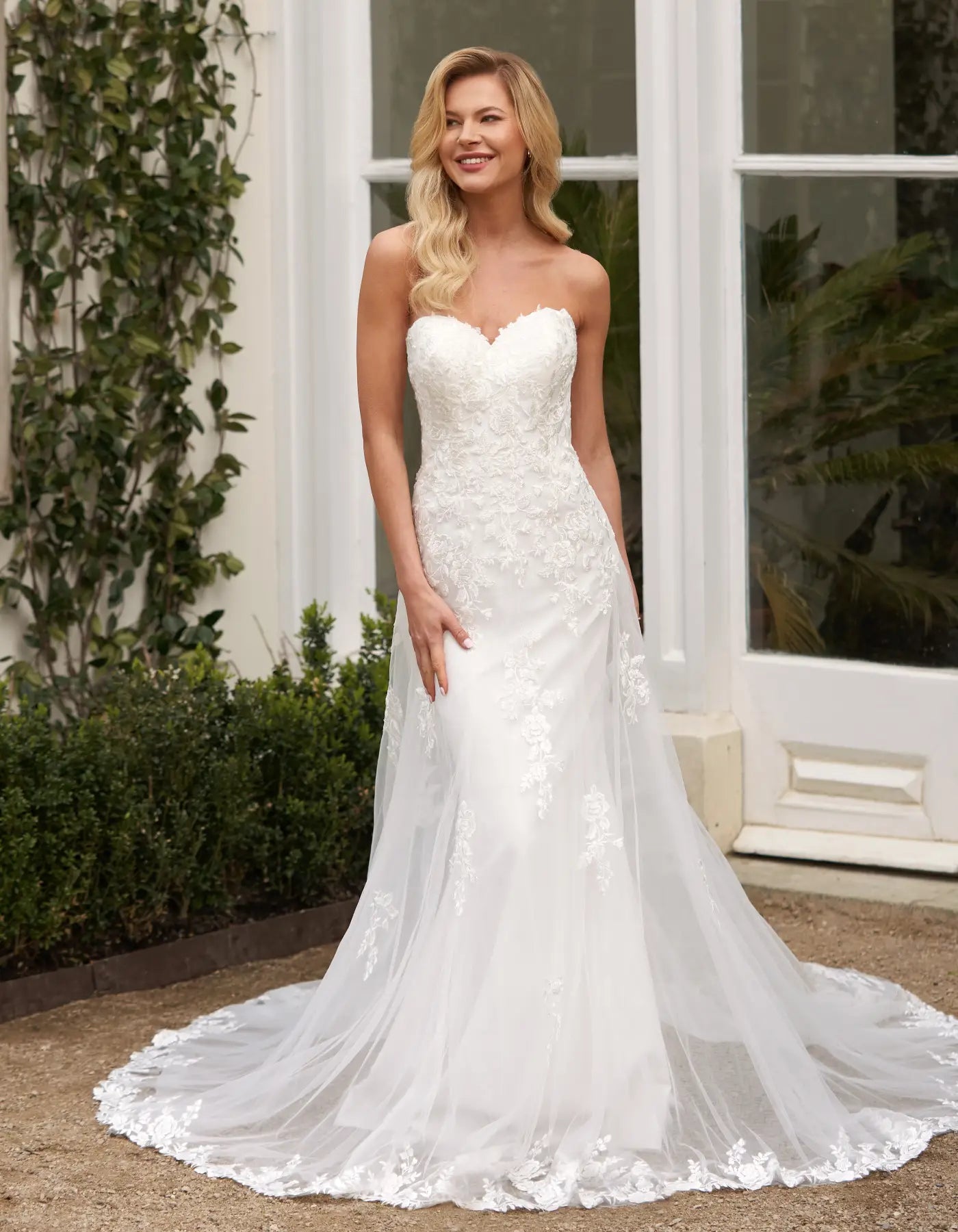 DingJiDress modern strapless fit and flare with tulle and lace