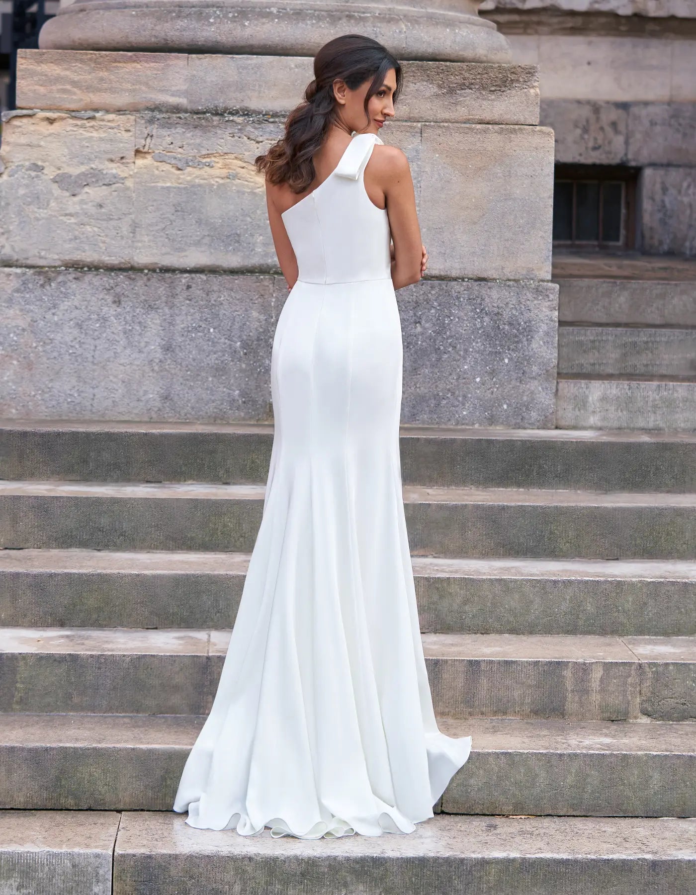 DingJiDress a one shoulder sheath with split skirt