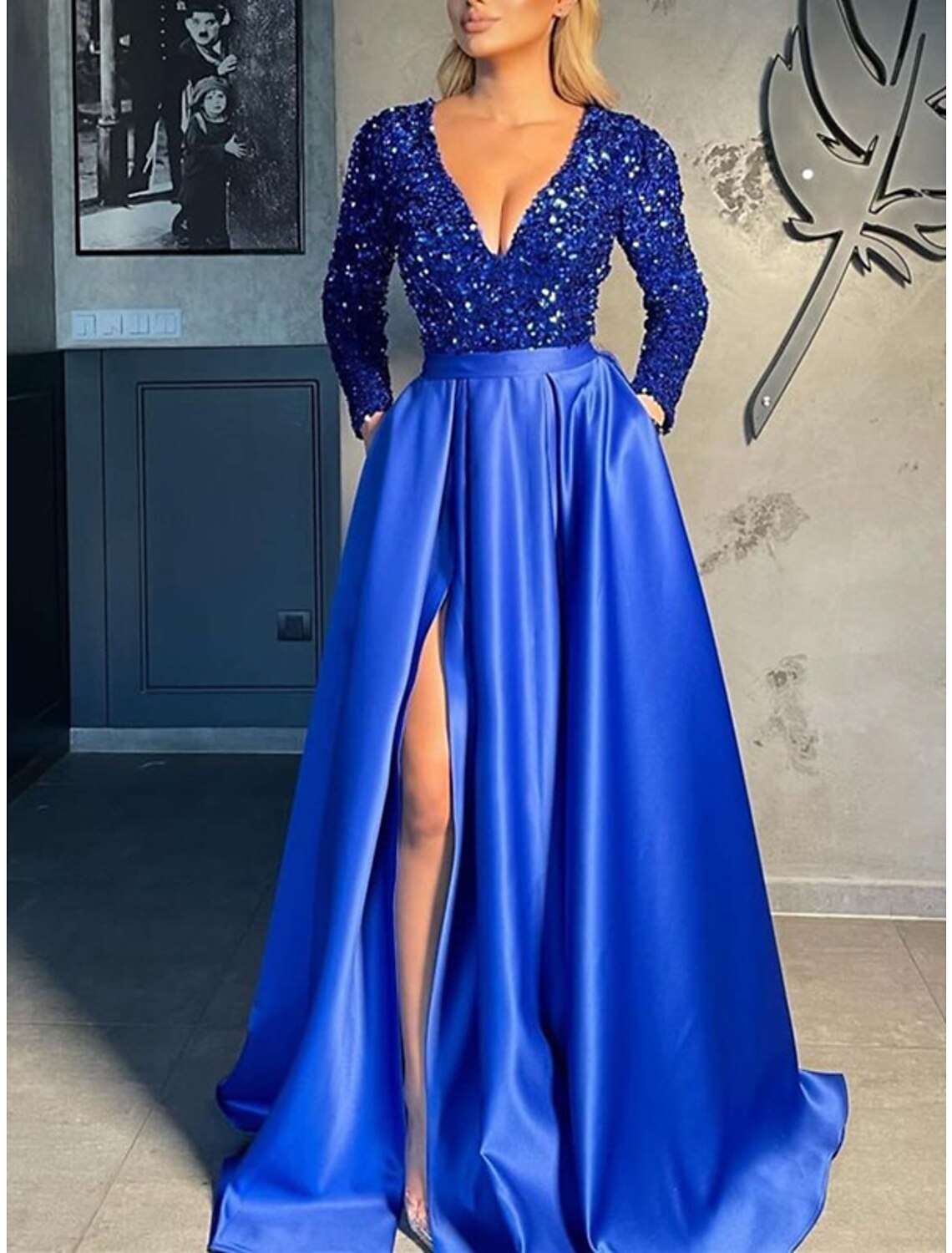 A-Line Celebrity Style Sparkle Sexy Party Wear Prom Dress V Neck Long Sleeve Sweep / Brush Train Satin with Slit Splicing