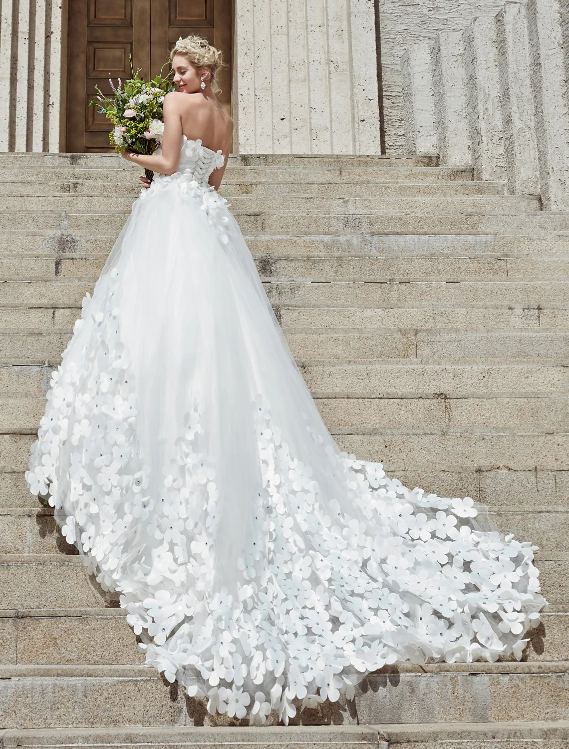 Engagement Open Back Formal Wedding Dresses Ball Gown Strapless Strapless Tulle With Crystals Flower