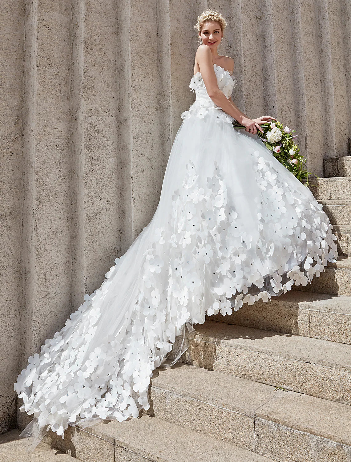 Engagement Open Back Formal Wedding Dresses Ball Gown Strapless Strapless Tulle With Crystals Flower