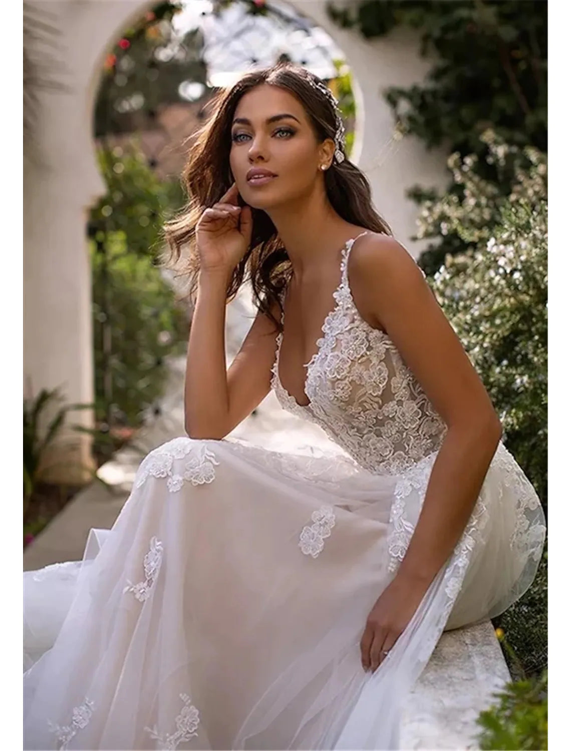 Beach Open Back Sexy Wedding Dresses Chapel Train A-Line Sleeveless V Neck Lace With Appliques